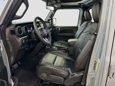 Used 2023 Jeep Wrangler Sahara image 13