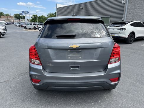 Used 2020 Chevrolet Trax LS w/ Tint and Cruise Package FWD image 5