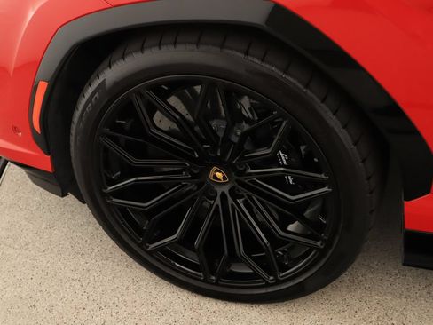 Used 2025 Lamborghini Urus SE AWD/4WD image 38