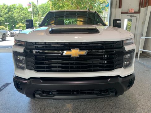 Used 2024 Chevrolet Silverado 2500 W/T w/ WT Convenience Package AWD/4WD image 2