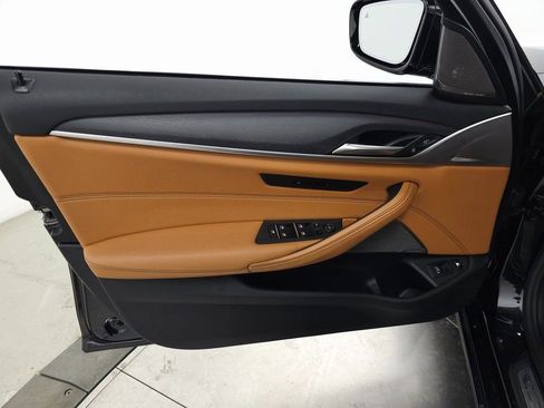 Used 2023 BMW 530e xDrive w/ Premium Package image 15