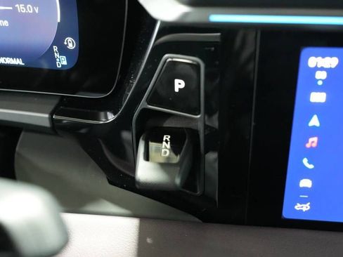 Certified 2025 Porsche Macan Electric image 17