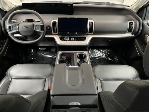 Used 2025 Ford Expedition Max Active AWD/4WD image 25