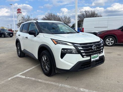 Used 2024 Nissan Rogue S image 6