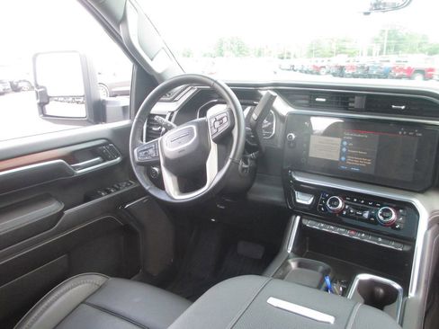 Used 2024 GMC Sierra 2500 Denali w/ Denali Reserve Package AWD/4WD image 30