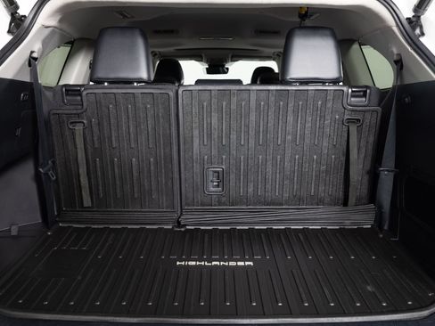 Used 2022 Toyota Highlander XLE FWD image 20