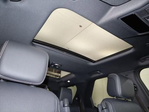 New 2025 Land Rover Discovery S image 20