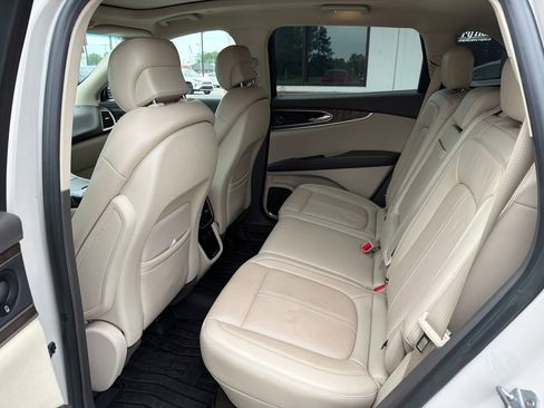 Used 2019 Lincoln Nautilus Reserve FWD image 5