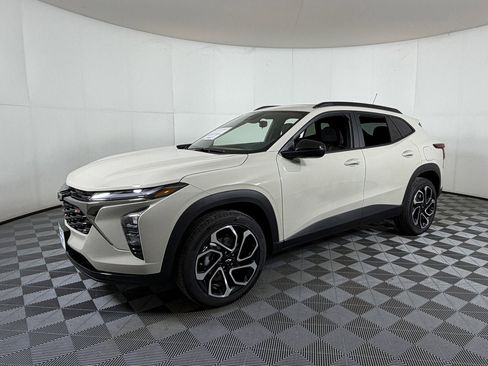 New 2026 Chevrolet Trax RS w/ Sunroof Package image 2