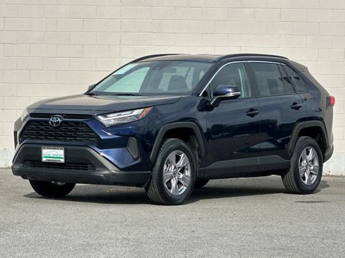 Used 2025 Toyota RAV4 XLE AWD/4WD image 7
