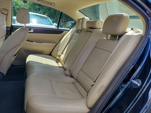 Used 2013 Hyundai Genesis 3.8 w/ Technology Pkg RWD image 13