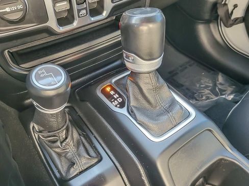 Used 2021 Jeep Wrangler Unlimited Sahara AWD/4WD image 17