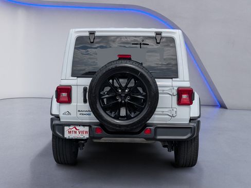 Used 2025 Jeep Wrangler Unlimited Sahara AWD/4WD image 8
