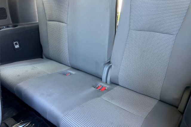 Used 2021 Toyota Highlander LE FWD image 17