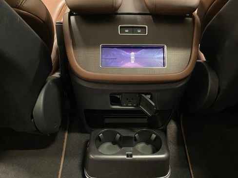 Certified 2025 Lincoln Navigator Reserve AWD/4WD image 32