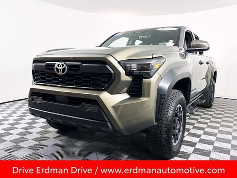 Certified 2025 Toyota Tacoma TRD Off-Road image 3