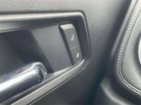 New 2025 Chevrolet Colorado LT w/ LT Convenience Package image 13