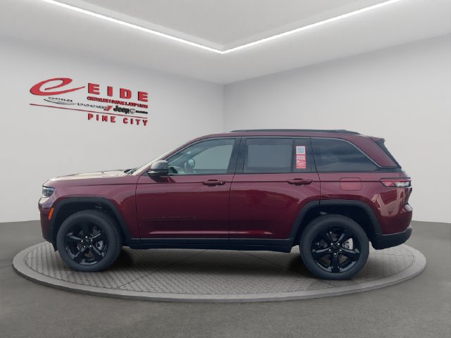 New 2026 Jeep Grand Cherokee Limited w/ Limited Altitude Package AWD/4WD image 5