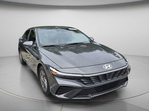 Used 2024 Hyundai Elantra SEL FWD image 4