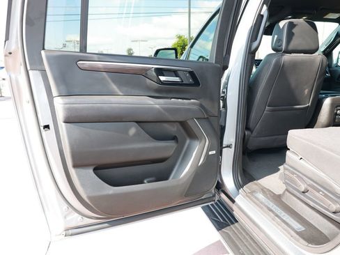 Used 2025 Chevrolet Suburban Premier image 32