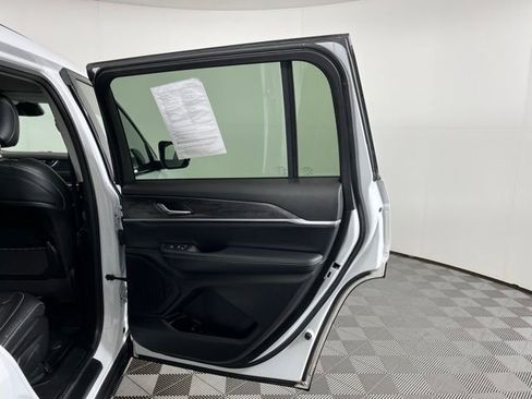 Used 2023 Jeep Grand Cherokee L Limited w/ Black Appearance Package image 42