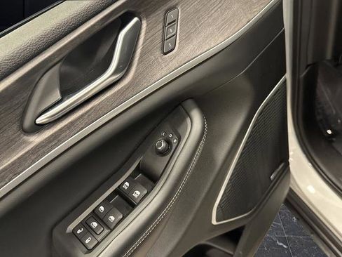 Used 2022 Jeep Grand Cherokee Limited 4xe image 16