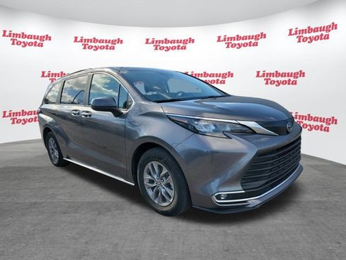 Used 2024 Toyota Sienna XLE image 20