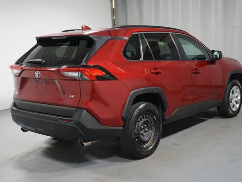 Used 2020 Toyota RAV4 LE image 8