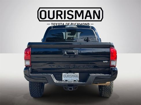 Used 2019 Toyota Tacoma TRD Sport image 23