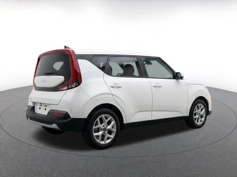Used 2025 Kia Soul LX w/ LX Technology Package FWD image 9