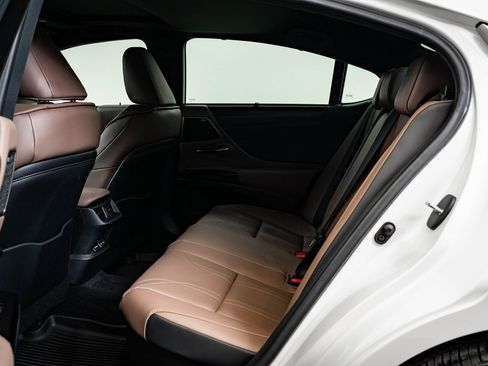 Certified 2025 Lexus ES 300h Ultra Luxury w/ Accessory Package (Z1) image 43