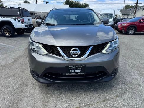Used 2017 Nissan Rogue Sport SV FWD image 2