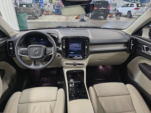 Used 2023 Volvo XC40 B5 Ultimate w/ Protection Package Premier AWD/4WD image 18