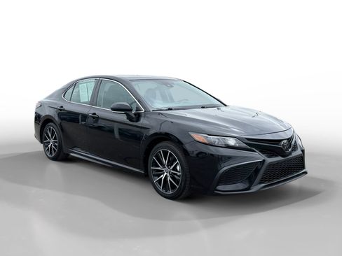 Used 2023 Toyota Camry SE image 7