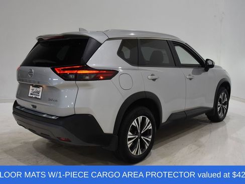 Used 2022 Nissan Rogue SV w/ SV Premium Package image 4
