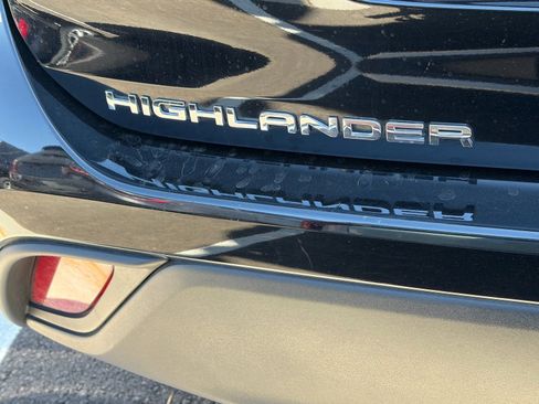 Used 2024 Toyota Highlander LE image 8