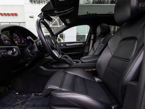 Used 2023 Porsche Cayenne Platinum Edition AWD/4WD image 29