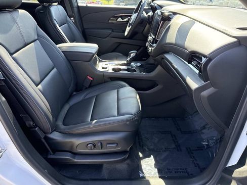 Used 2023 Chevrolet Traverse RS AWD/4WD image 21