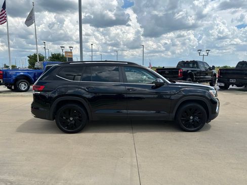 Used 2024 Volkswagen Atlas SE FWD image 6
