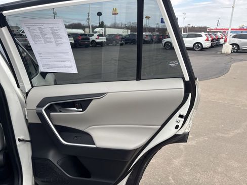 Used 2020 Toyota RAV4 XLE Premium image 33