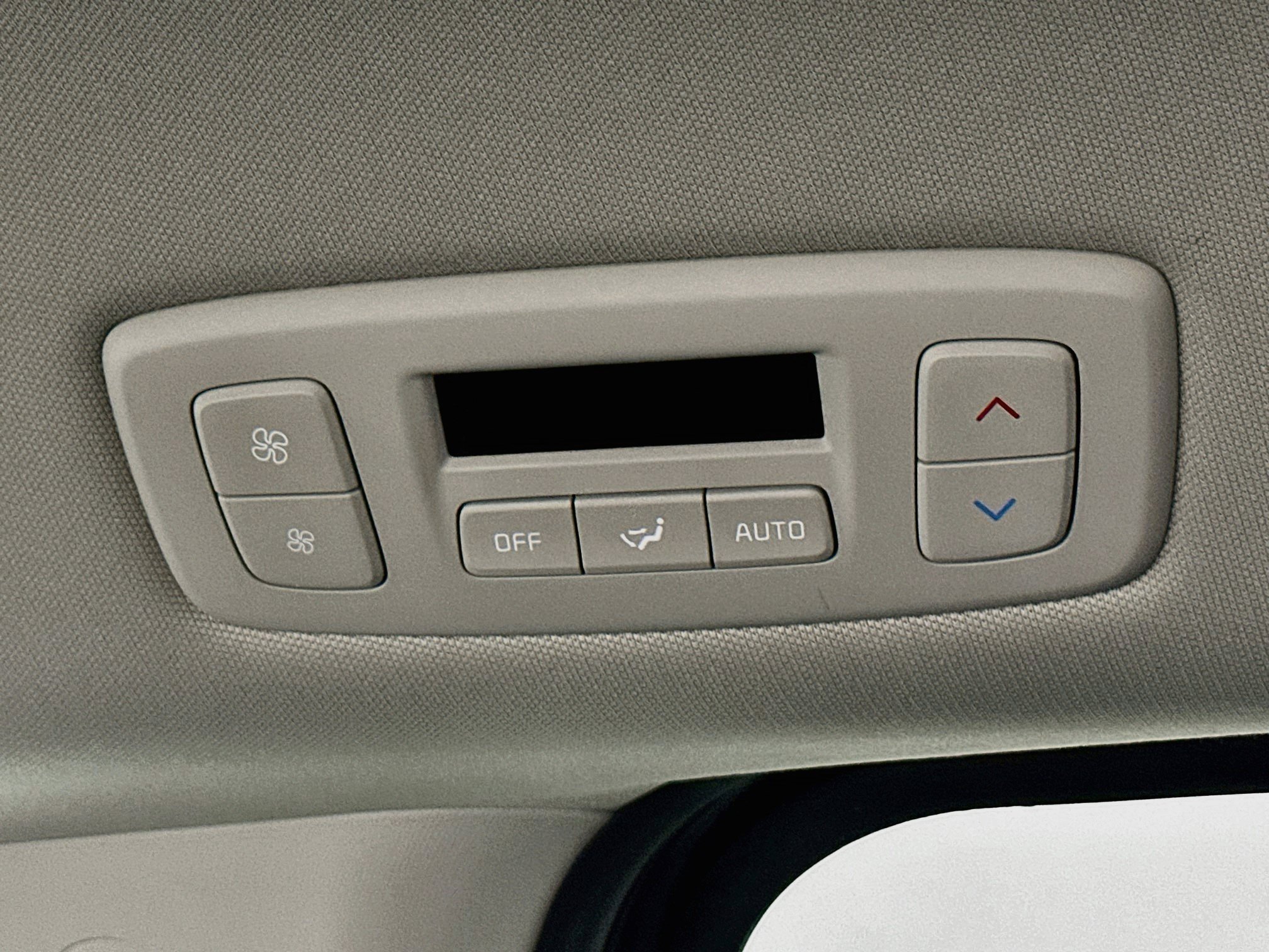 Used 2025 Kia Carnival FWD image 26