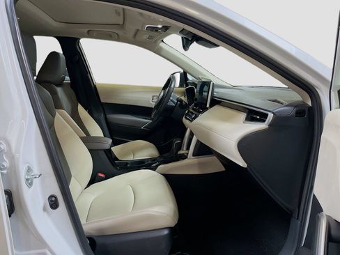 Used 2023 Toyota Corolla Cross XLE w/ Convenience Package AWD/4WD image 29