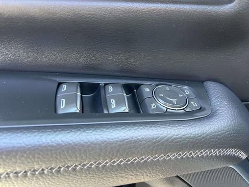 Used 2025 GMC Yukon XL Denali AWD/4WD image 19