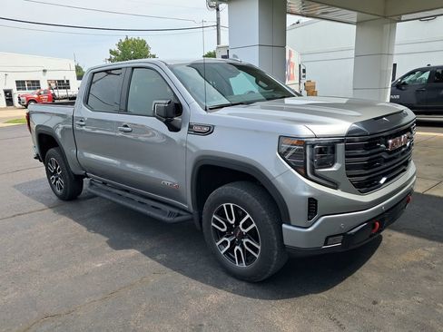 Used 2024 GMC Sierra 1500 AT4 w/ AT4 Premium Package AWD/4WD image 6