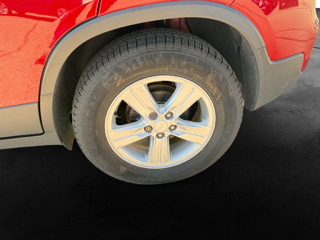 Used 2019 Chevrolet Trax LT w/ LT Convenience Package FWD image 12