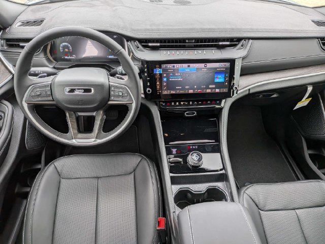 New 2027 Jeep Grand Cherokee Limited AWD/4WD image 17