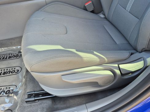 Used 2025 Hyundai Elantra SE FWD image 19