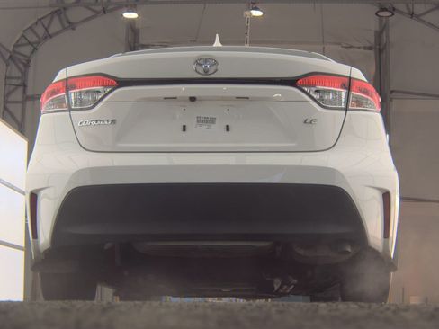 Used 2025 Toyota Corolla LE FWD image 10