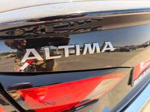 Used 2023 Nissan Altima 2.0 SR FWD image 26
