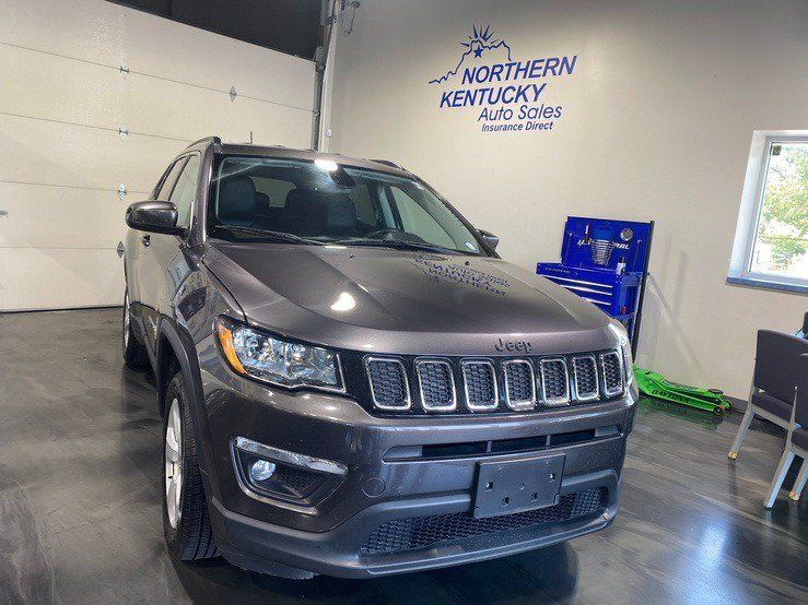 Used 2019 Jeep Compass Latitude w/ Popular Equipment Group AWD/4WD image 2